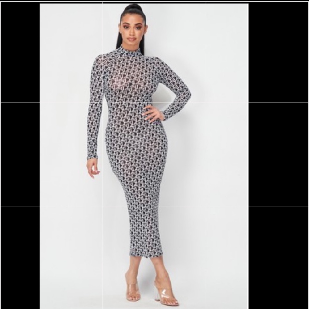 Opened back Long sleeves see through cover up dress